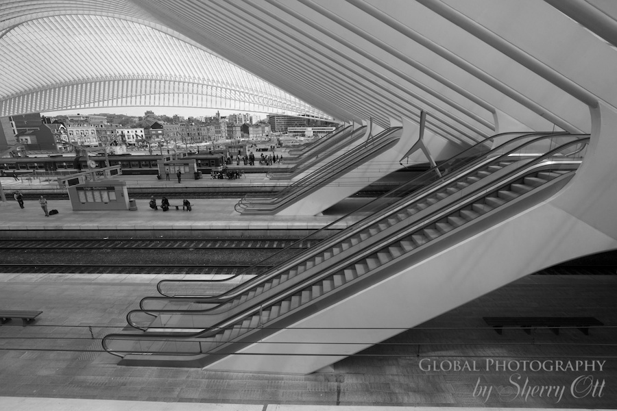 escalator liege train station