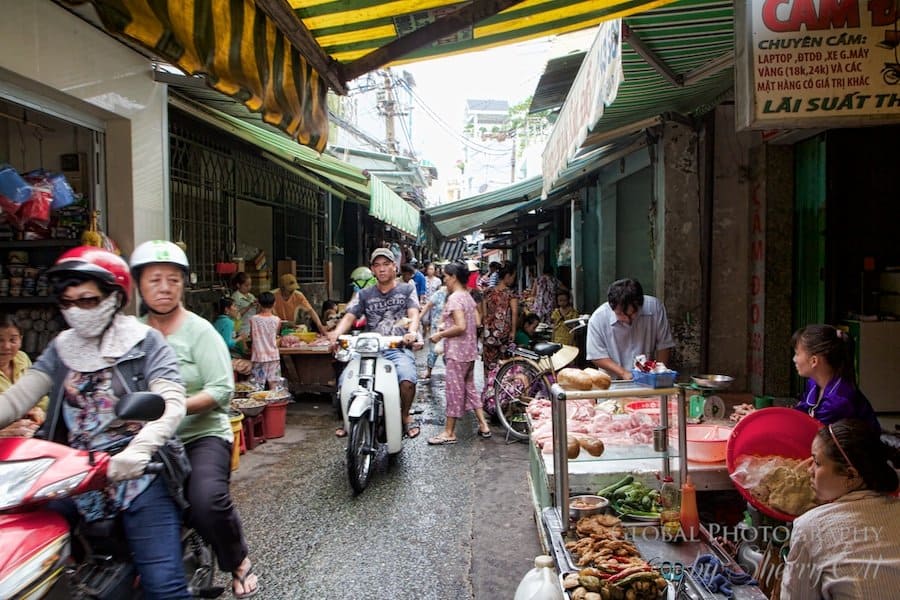 narrow street vietnam