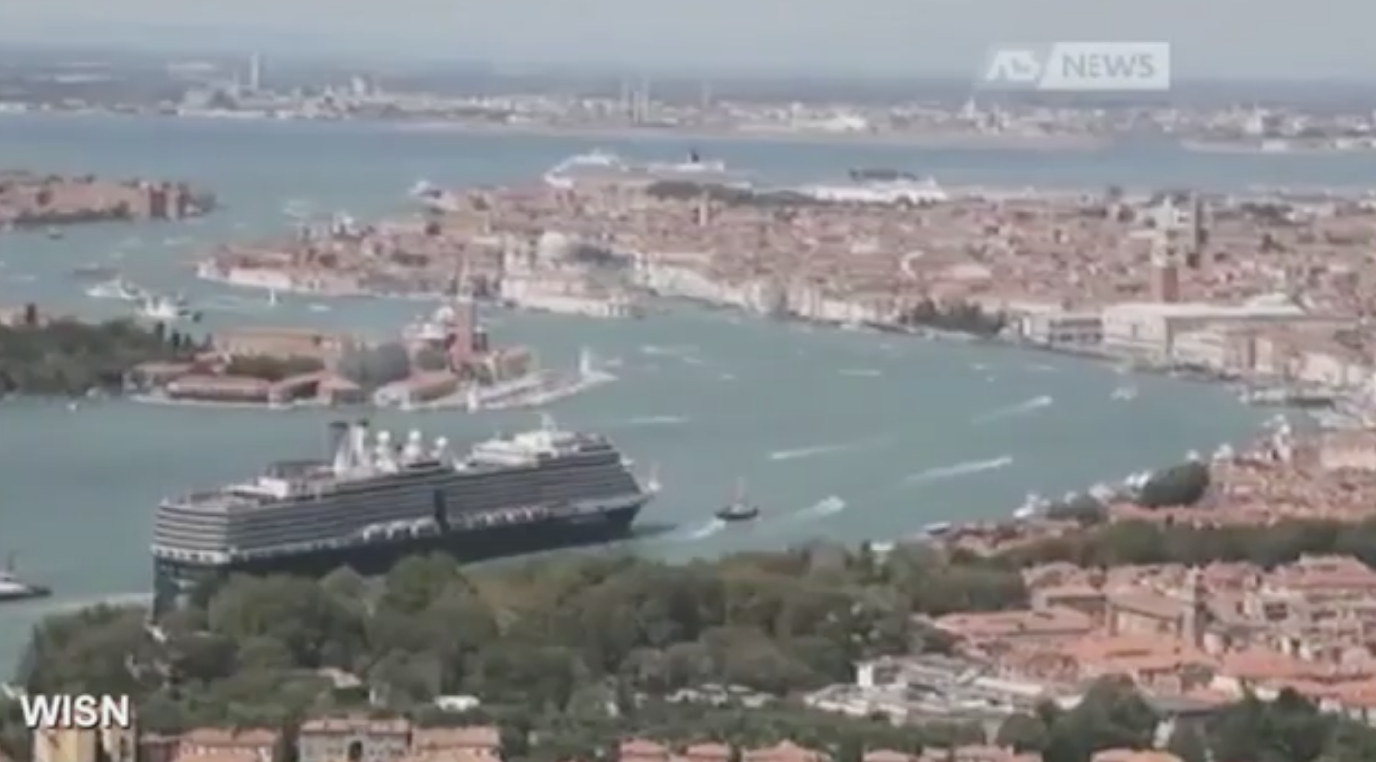 Cruise ship entering Venice - Venice Tourism
