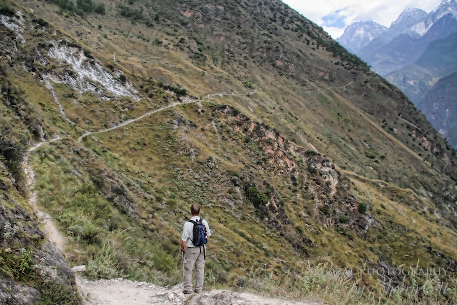 Hiking tiger leaping gorge