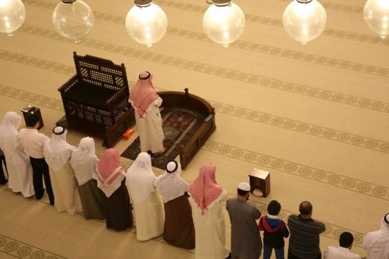praying in a mosque, inside of a mosque, mosque inside pictures, grand mosque Bahrain