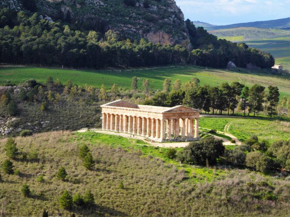 Greek Doric temple in Segesta, northwestern Sicily. Greco-Roman Ruins